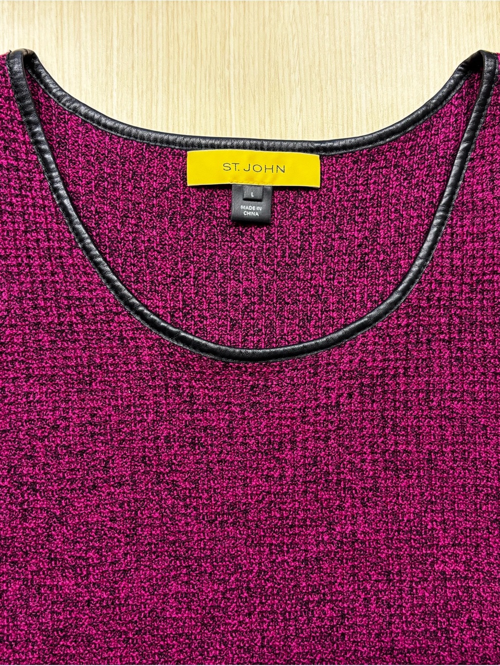 St. John Magenta Textured Knit Tank Top Leather Trim Scoop Neck Shell Pink Sz L - Picture 3 of 9